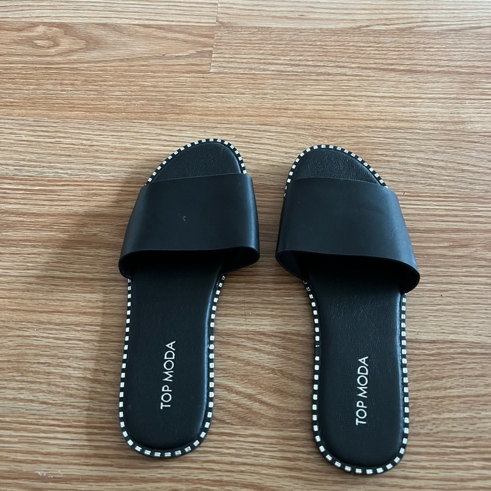 Slippers - Picture 2 of 3